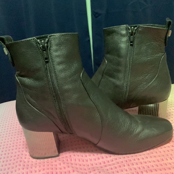 L’intervalle black leather boots in good used condition. - Picture 4 of 7